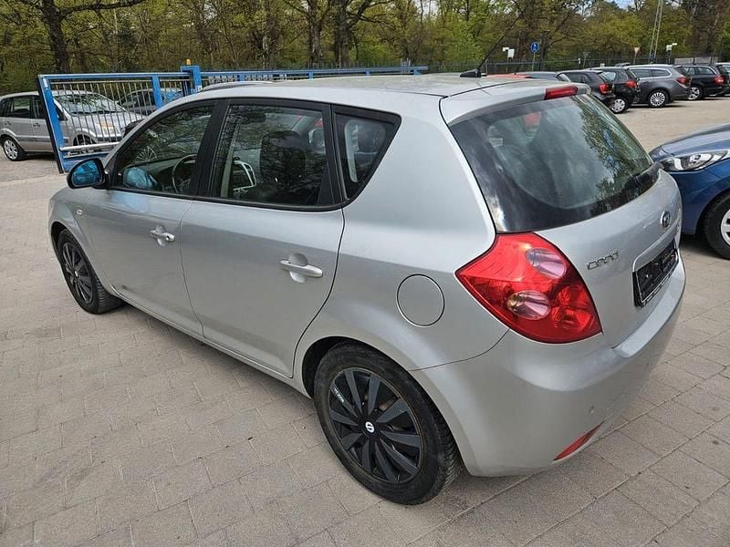 Second-hand Kia Ceed 122 CP (89 kW) 2007 Argintiu Hatchback