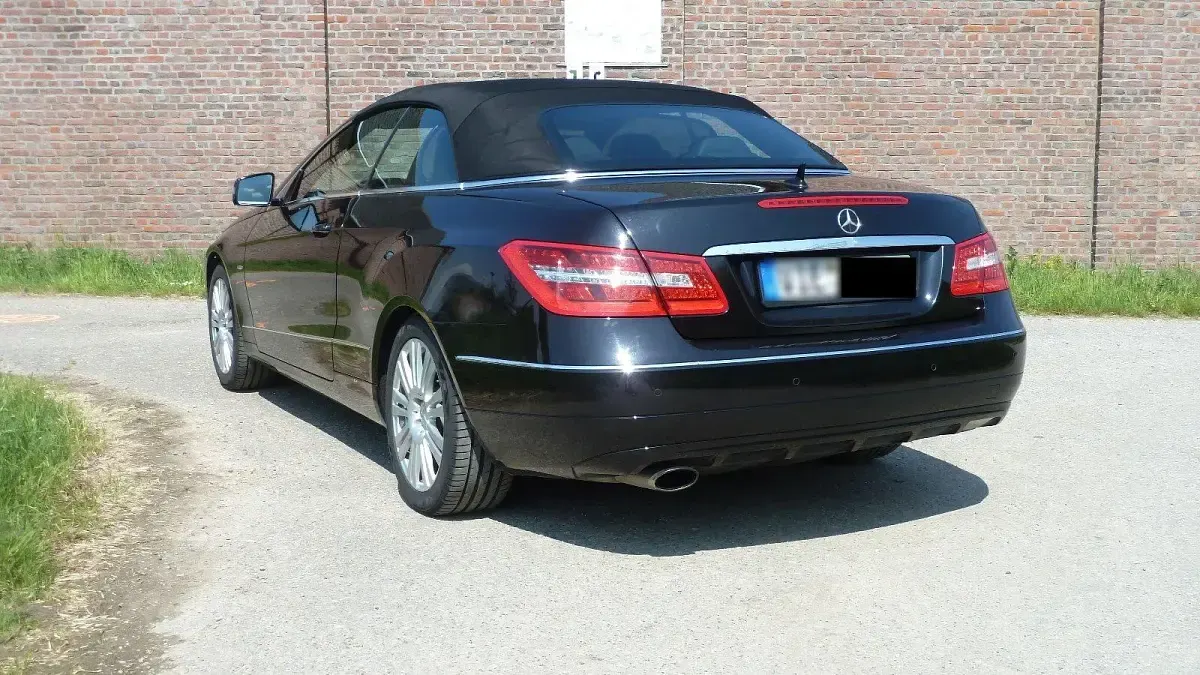 Gebraucht Mercedes E200 184 PS (135 kW) 2010 Schwarz Cabrio