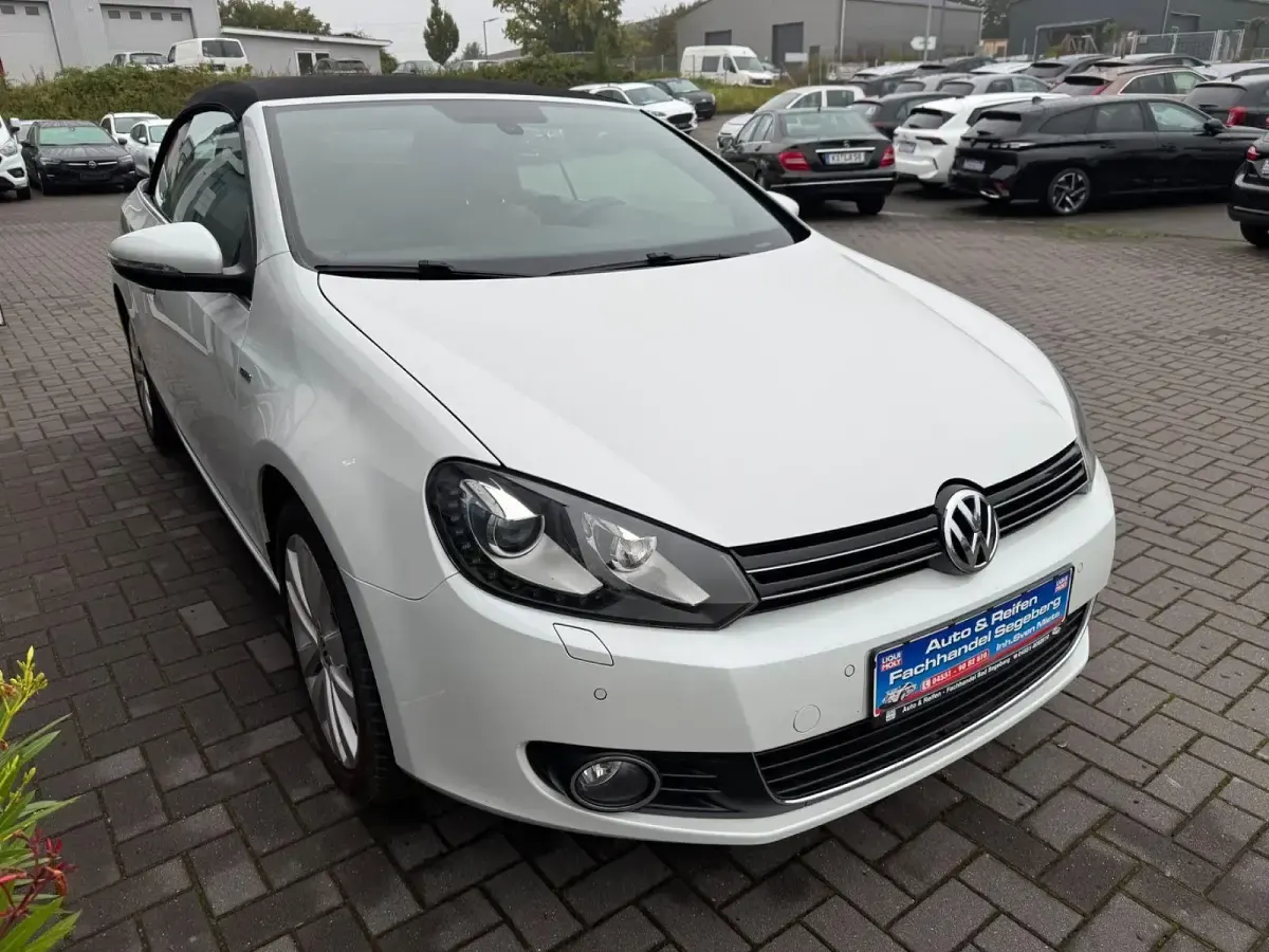 Gebraucht VW Golf Cabriolet Life 105 PS (77 kW) 2014 Weiß Cabrio