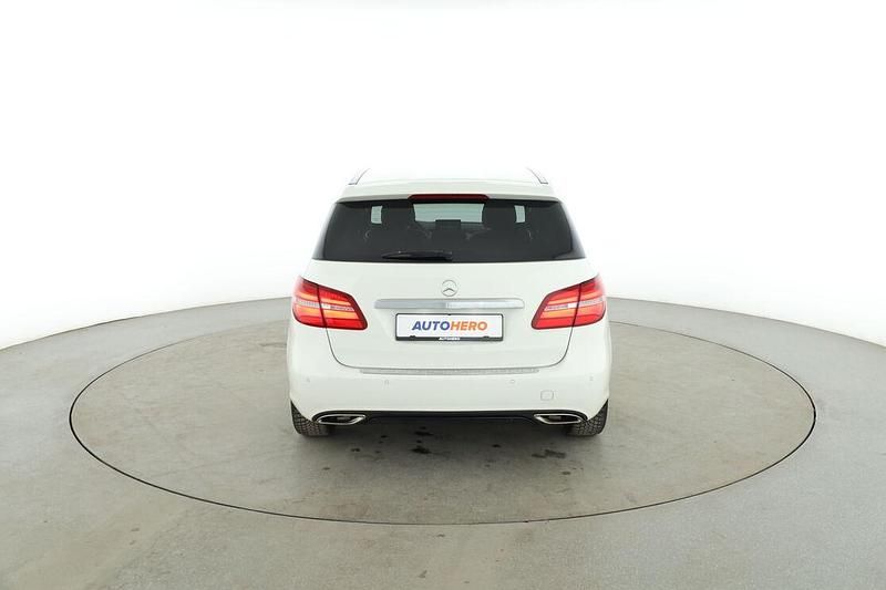 Gebraucht Mercedes B200 Urban 156 PS (114 kW) 2017 Weiß Van / Kleinbus