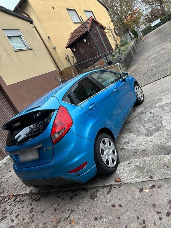 Blau Gebraucht 2010 Ford Fiesta Kleinwagen | 3.000 € (Etwas zu teuer) - Bild 1/4