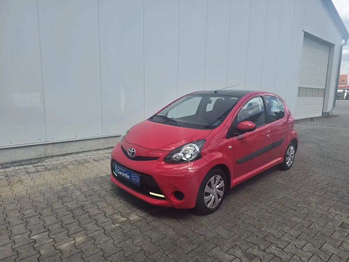 Gebraucht Toyota Aygo Cool 68 PS (50 kW) 2013 Rot Kleinwagen