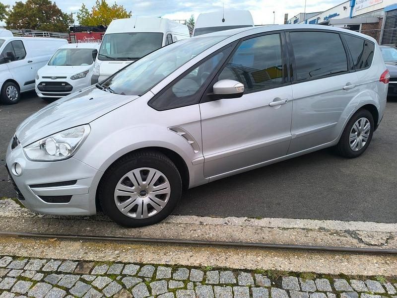 Silber Gebraucht 2010 Ford S-MAX S Van / Kleinbus | 5.500 € (Guter Preis) - Bild 1/4