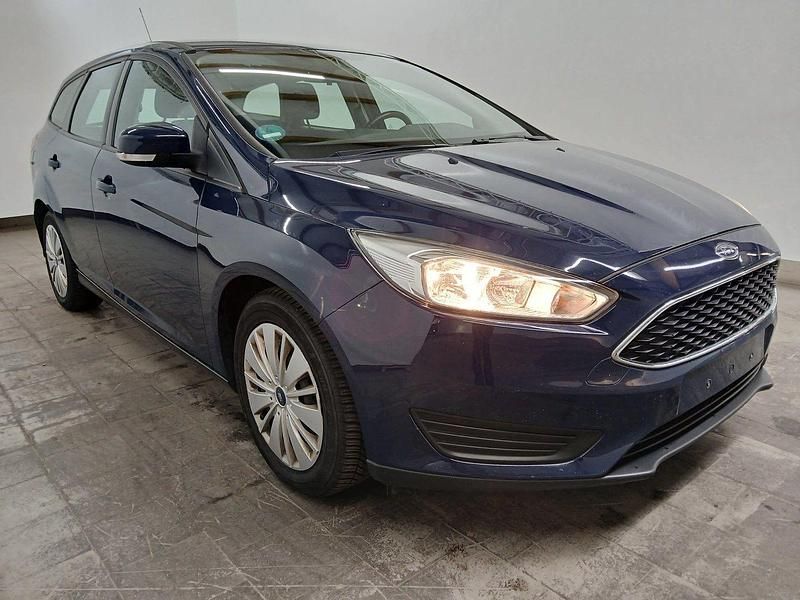 Gebraucht Ford Focus Trend 101 PS (74 kW) 2017 Blau Kombi