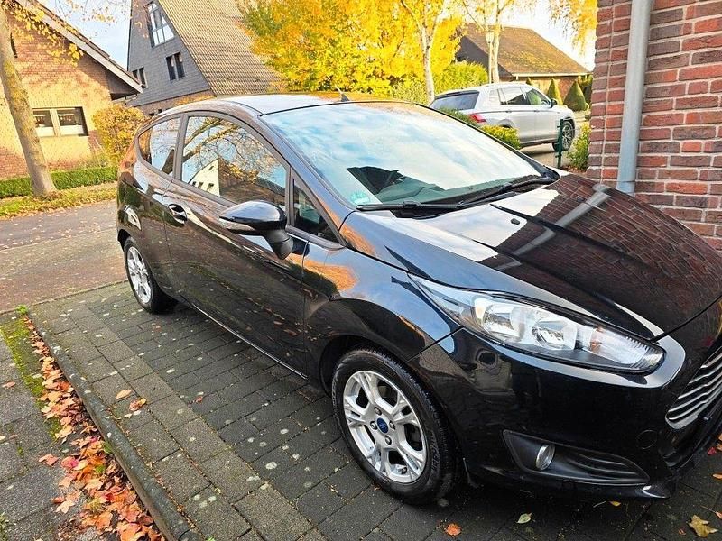 Schwarz Gebraucht 2015 Ford Fiesta SYNC Edition Kleinwagen | 5.600 € (Fairer Preis) - Bild 1/4