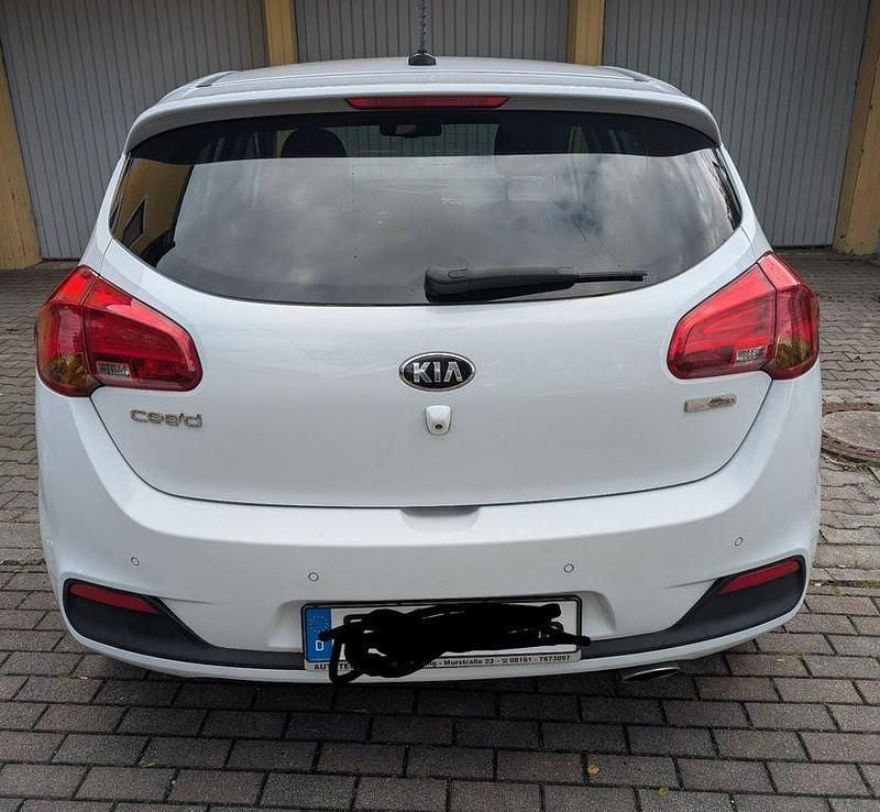 Gebraucht Kia Ceed Vision 136 PS (100 kW) 2014 Weiß Kleinwagen