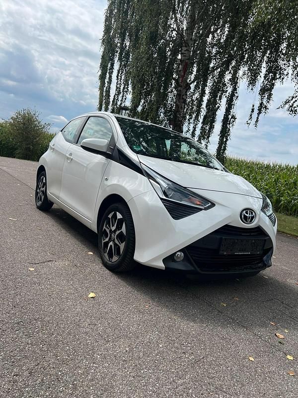 Weiß Gebraucht 2019 Toyota Aygo Kleinwagen | 6.450 € (Guter Preis) - Bild 1/4