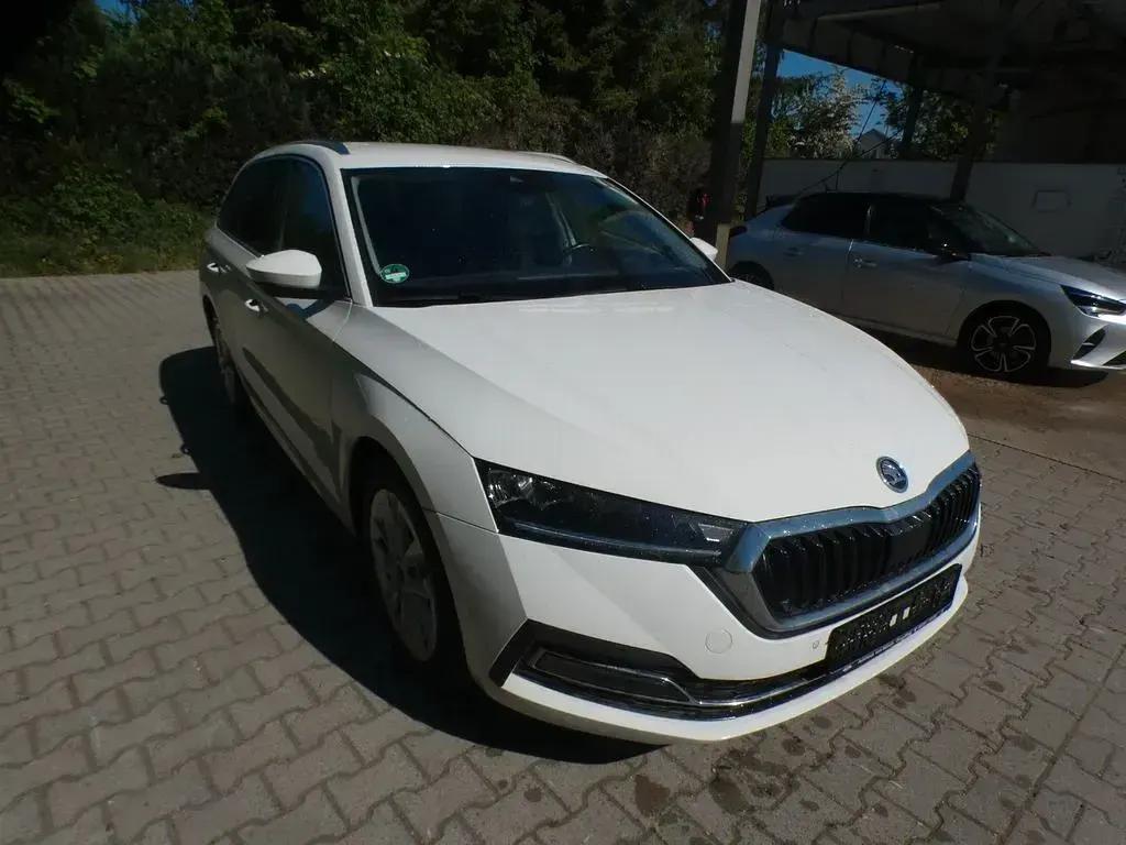 Gebraucht Skoda Octavia Style 116 PS (85 kW) 2023 Bila candy/candyweiss Kombi