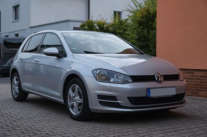Silber Gebraucht 2012 VW Golf VII Comfortline Limousine | 10.900 € (Etwas zu teuer) - Bild 1/4