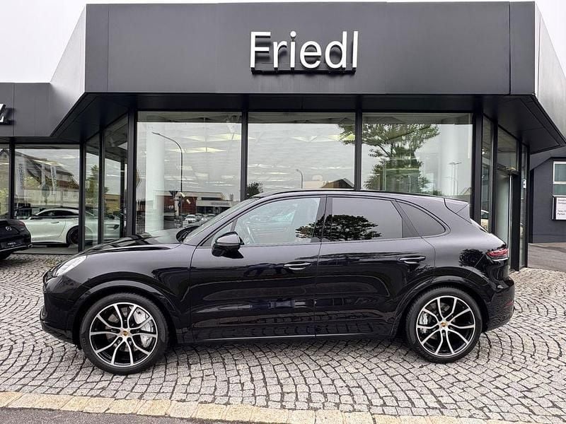 Tiefschwarz metallic Gebraucht 2018 Porsche Cayenne Turbo Sport SUV | 48.450 € - Bild 1/4