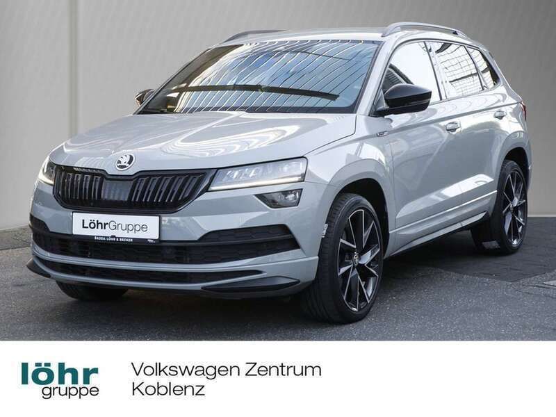 Steelgrau Gebraucht 2021 Skoda Karoq SportLine SUV | 33.980 € (Etwas zu teuer) - Bild 1/4