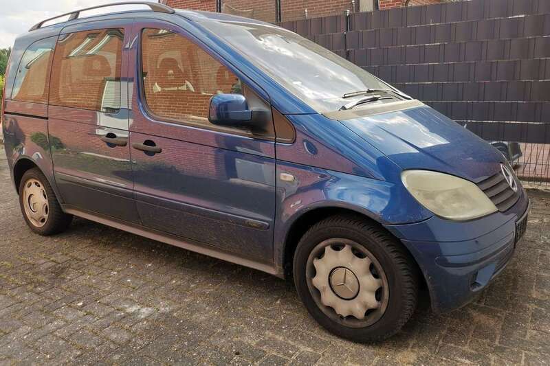 Blau Gebraucht 2004 Mercedes Vaneo Van / Kleinbus | 1.100 € (Guter Preis) - Bild 1/4