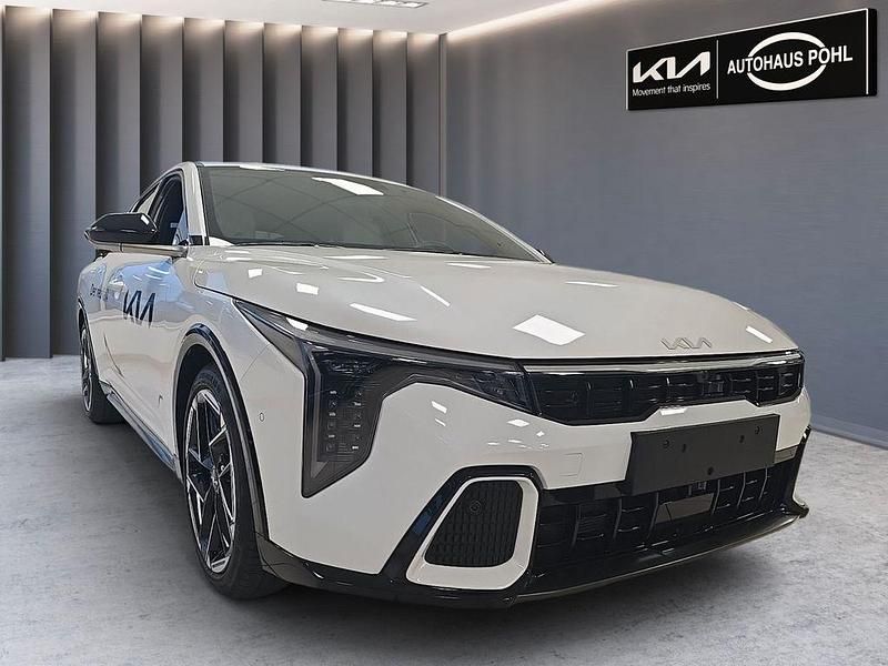 Weiß Neu 2025 Kia K4 GT-Line Limousine | 38.990 € (Fairer Preis) - Bild 1/4