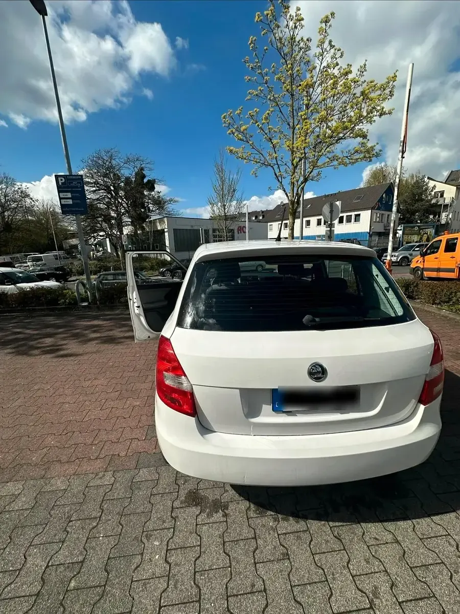 Gebraucht Skoda Fabia 60 PS (44 kW) 2014 Weiß Limousine