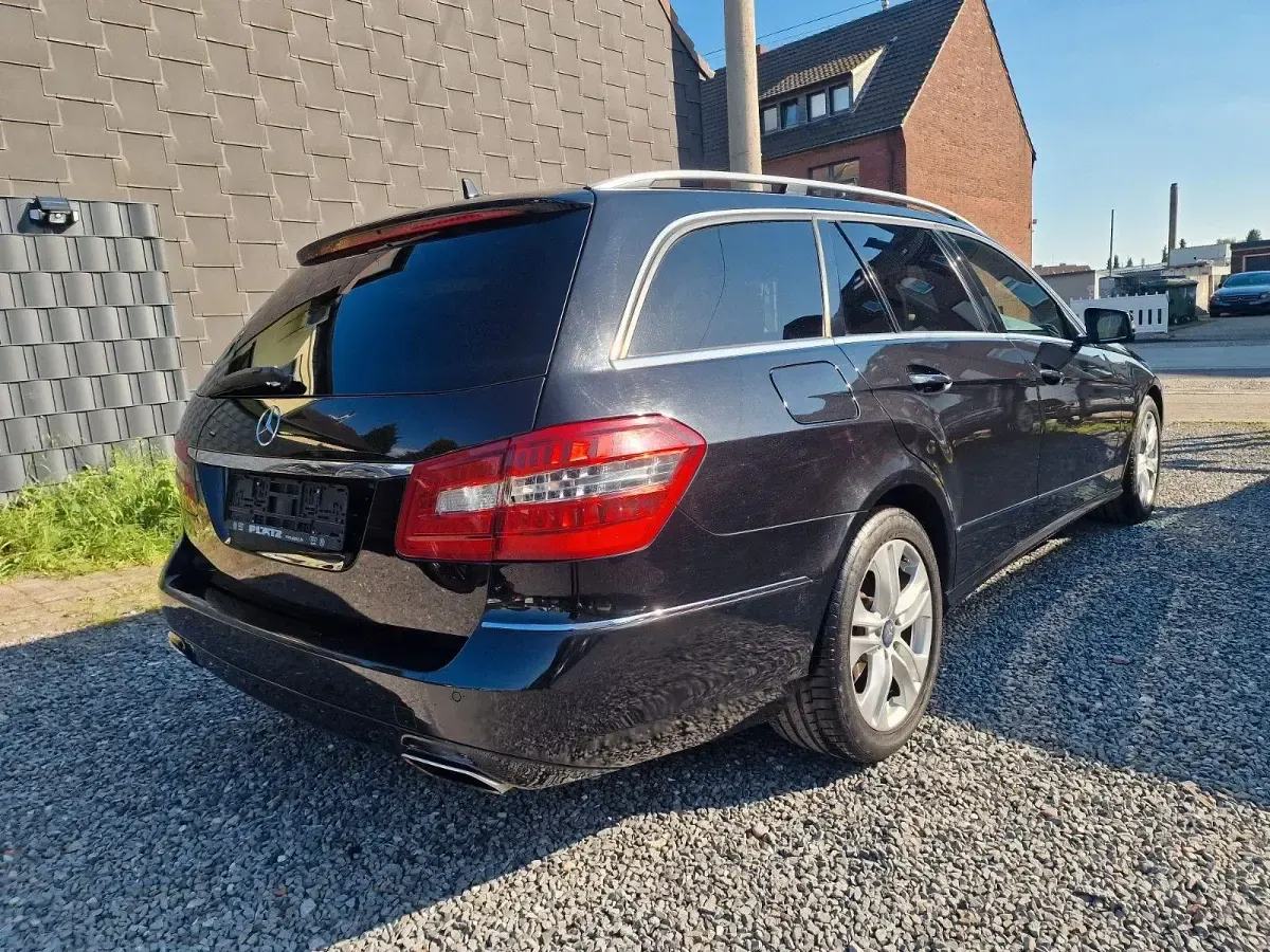 Usado Mercedes E200 Avantgarde 184 CV (135 kW) 2012 Negro Familiar