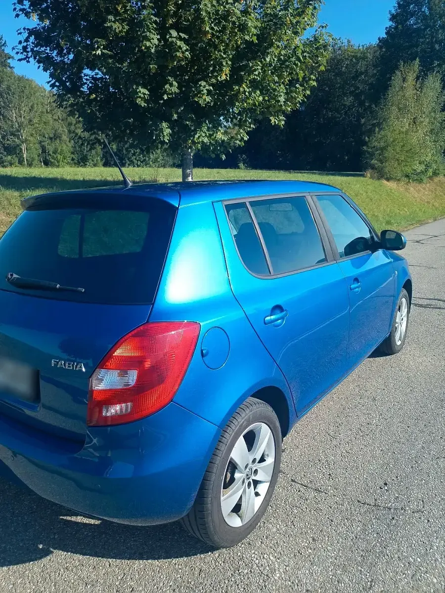 Gebraucht Skoda Fabia Ambition 86 PS (63 kW) 2014 Blau Limousine
