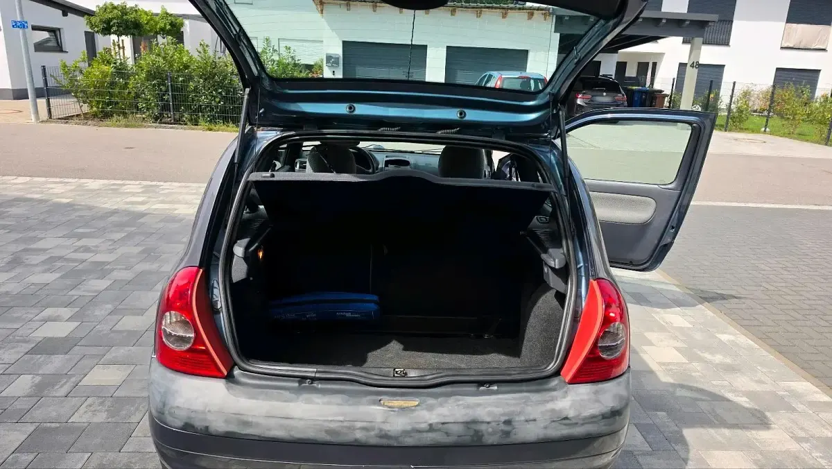 Gebraucht Renault Clio 75 PS (55 kW) 2005 Grau Kleinwagen