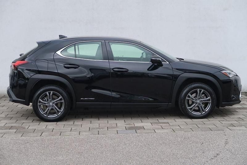 Gebraucht Lexus UX 300e 150 kW (204 PS) 2022 Onyxschwarz SUV