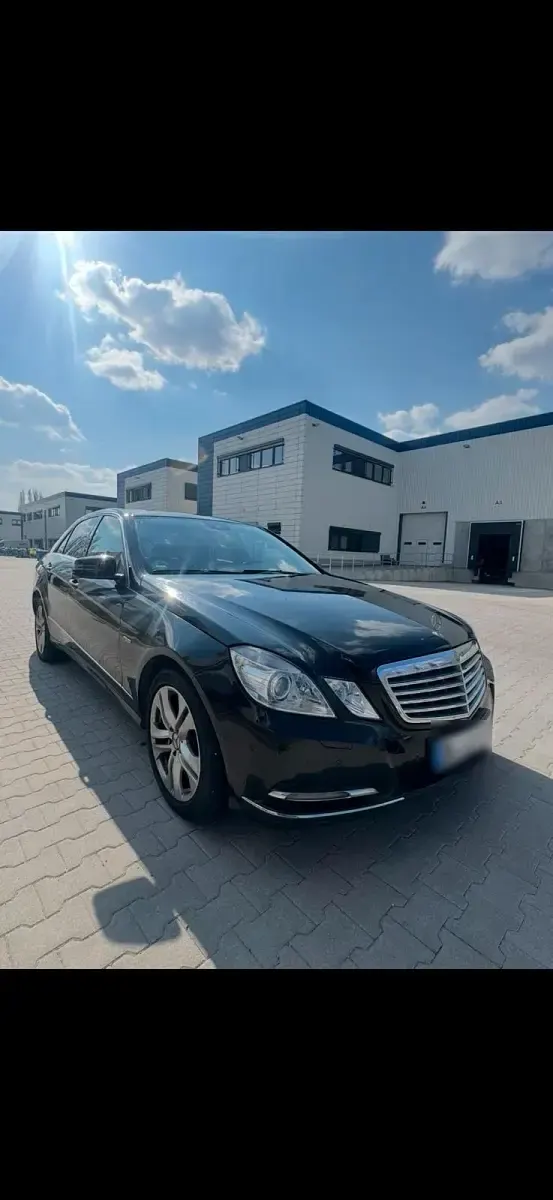 Second-hand Mercedes E220 170 CP (125 kW) 2011 Negru Berlinǎ