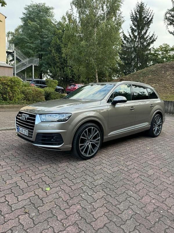 Beige Gebraucht 2017 Audi Q7 Ambiente SUV | 39.500 € (Fairer Preis) - Bild 1/4