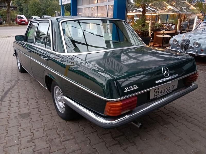 Gebraucht Mercedes 230 1975 Grün Limousine