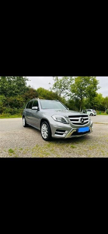 Grau Gebraucht 2012 Mercedes GLK220 AMG line SUV | 13.500 € (Fairer Preis) - Bild 1/4