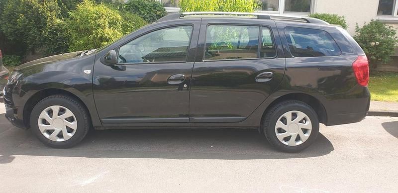 Schwarz Gebraucht 2014 Dacia Logan MCV Ambiance Limousine | 3.750 € (Fairer Preis) - Bild 1/4