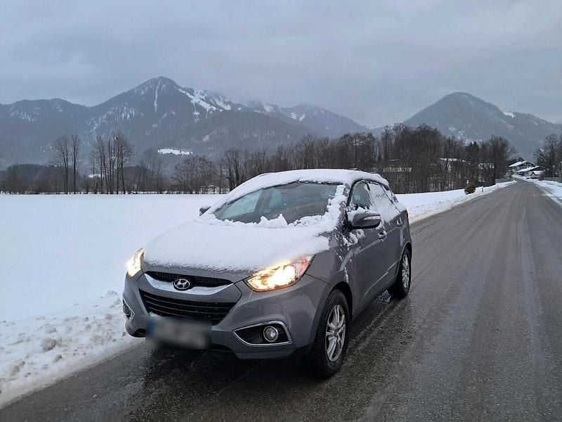 Grau Gebraucht 2013 Hyundai ix35 Edition SUV | 10.900 € (Teuer) - Bild 1/4