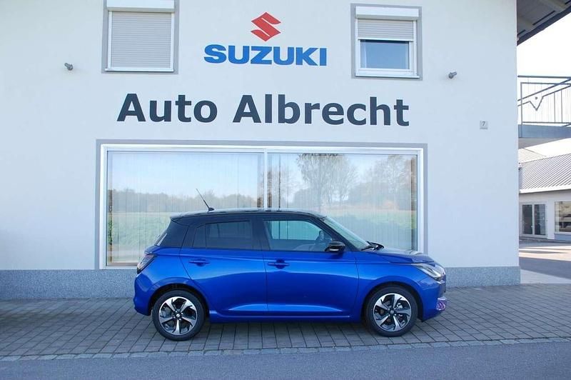 Frontier blue pearl metallic / Neu 2025 Suzuki Swift Comfort+ Kleinwagen | 21.490 € - Bild 1/4