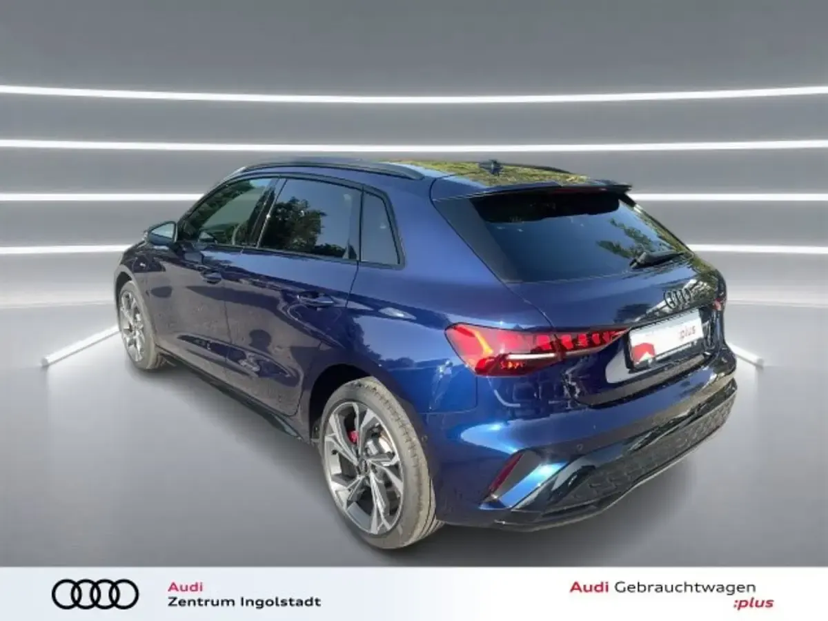 Gebraucht Audi A3 Sportback e-tron S-Line 272 PS (200 kW) 2026 Navarrablau metallic Kleinwagen