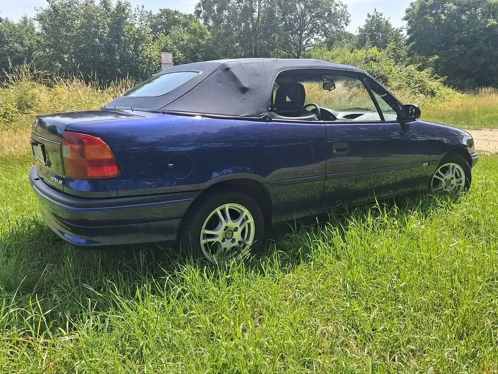 Gebraucht Opel Astra Cabriolet Edition 71 PS (52 kW) 1995 Blau Cabrio