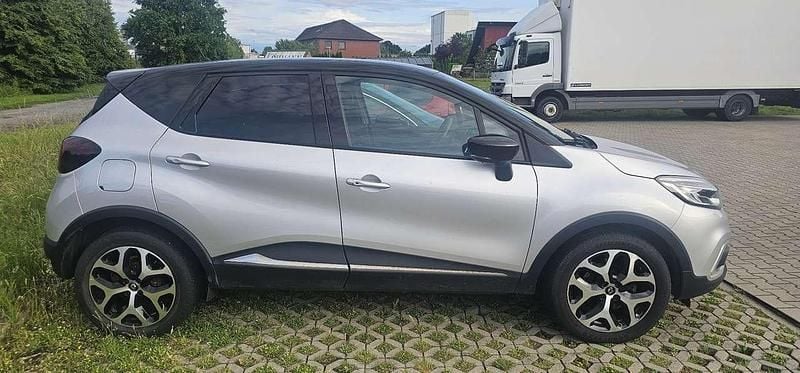 Grau Gebraucht 2019 Renault Captur Intens SUV | 8.350 € (Superpreis) - Bild 1/4