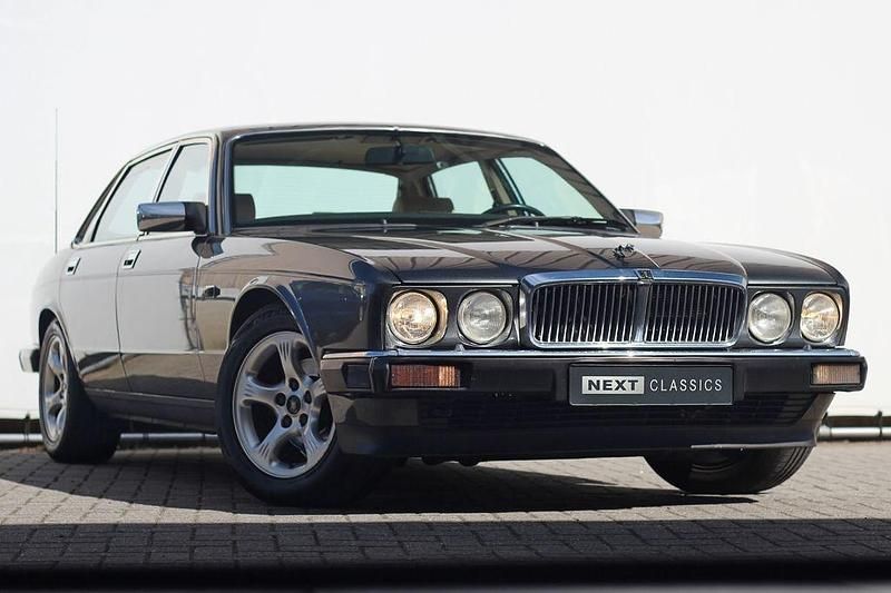 Grau Gebraucht 1989 Jaguar XJ40 Sovereign Limousine | 8.950 € - Bild 1/4