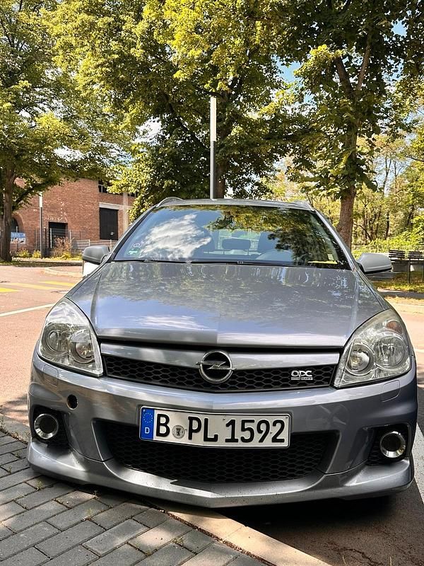 Grau Gebraucht 2004 Opel Astra OPC Kombi | 1.800 € - Bild 1/4