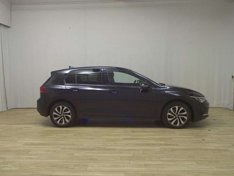 Gebraucht VW Golf VIII Active 150 PS (110 kW) 2022 Schwarz Limousine