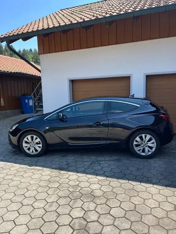 Gebraucht Opel Astra GTC 120 PS (88 kW) 2015 Schwarz Limousine