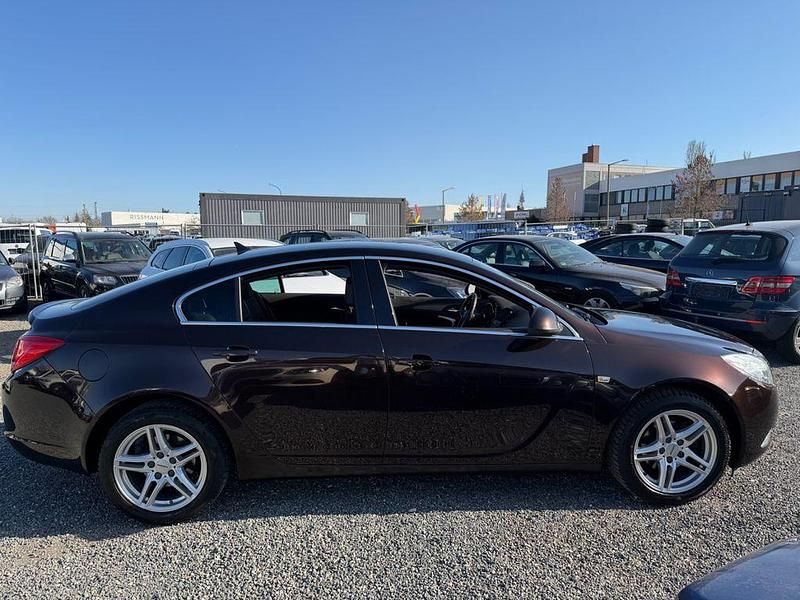 Gebraucht Opel Insignia Active 160 PS (117 kW) 2013 Braun Limousine