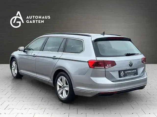 Gebraucht VW Passat 240 PS (176 kW) 2023 Silber Kombi