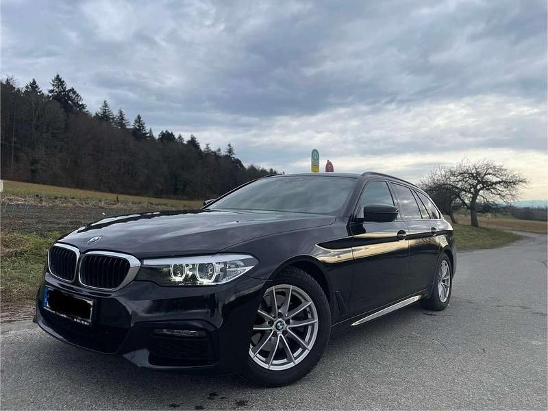 Schwarz Gebraucht 2019 BMW 520 M Sport Kombi | 27.480 € (Fairer Preis) - Bild 1/4