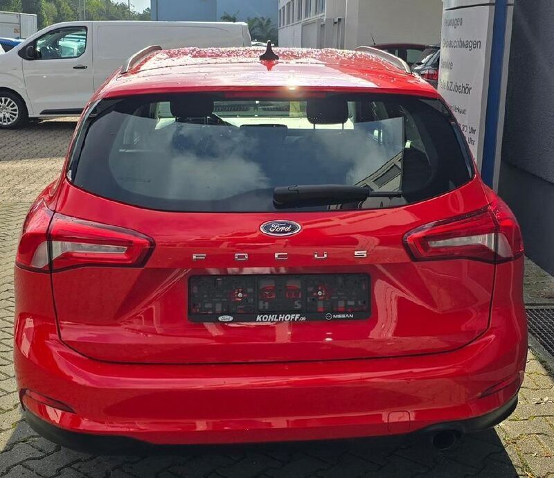 Gebraucht Ford Focus Trend 101 PS (74 kW) 2021 Racerot Kombi