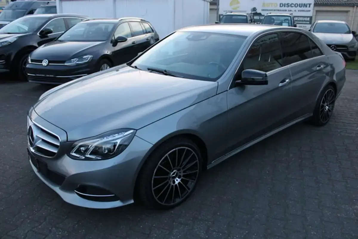 Używany Mercedes E300 252 KM (185 kW) 2013 Szary Sedan/Limuzyna