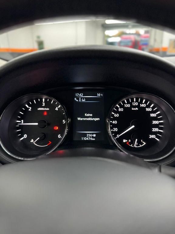 Gebraucht Nissan Pulsar Tekna 110 PS (80 kW) 2015 Gold Kleinwagen