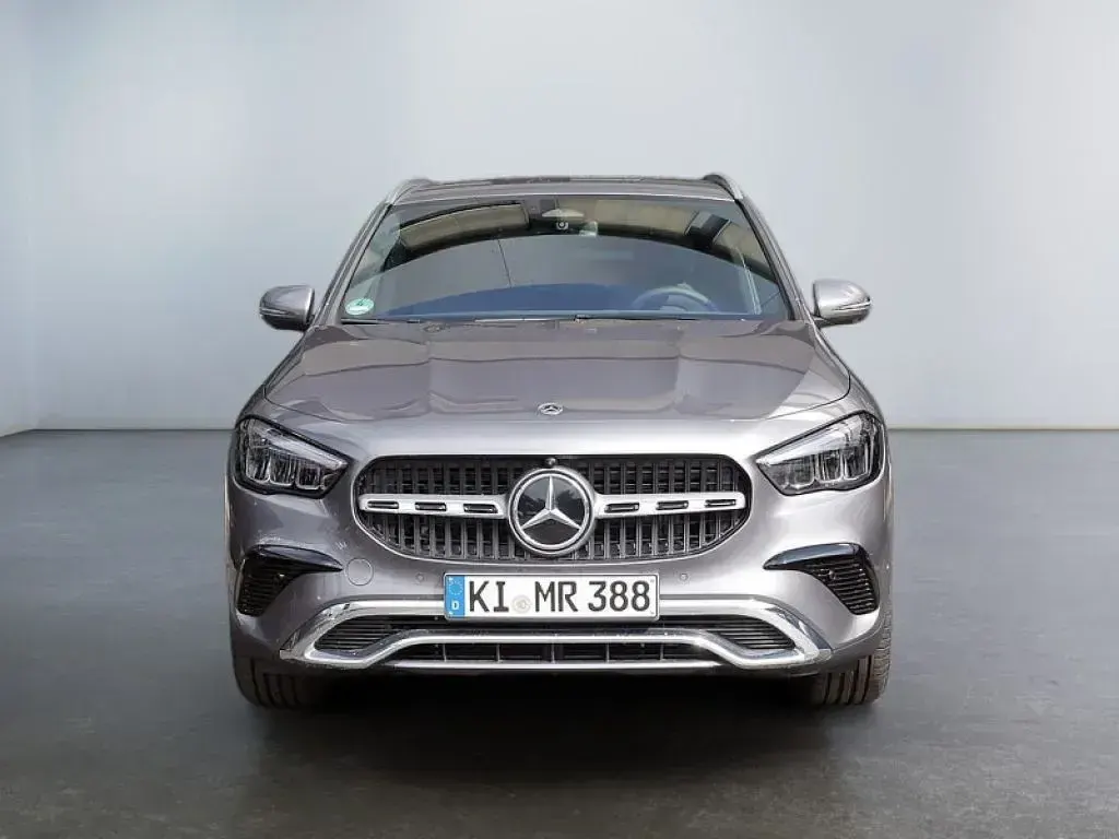Gebraucht Mercedes GLA200 163 PS (119 kW) 2025 Metalliclack mountaingrau (metallic) SUV