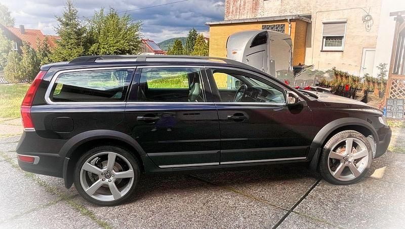 Schwarz Gebraucht 2016 Volvo XC70 Summum SUV | 28.900 € (Fairer Preis) - Bild 1/4