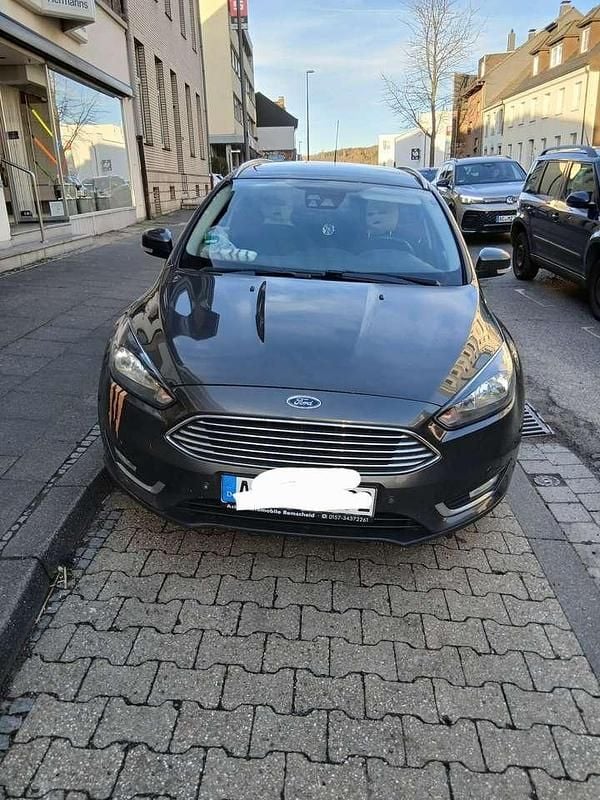 Usata Ford Focus 125 CV (91 kW) 2015 Grigio Station wagon