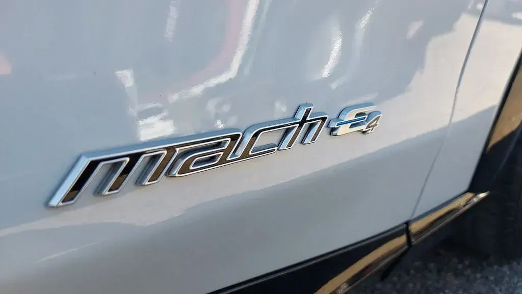 Gebraucht Ford Mustang Premium 269 PS (197 kW) 2023 Weiß Limousine