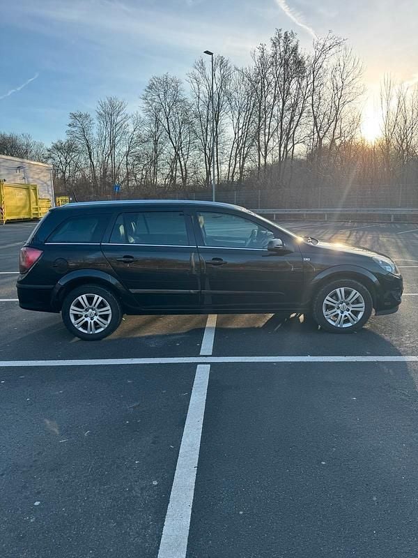 Gebraucht Opel Astra 110 PS (80 kW) 2009 Schwarz Kombi