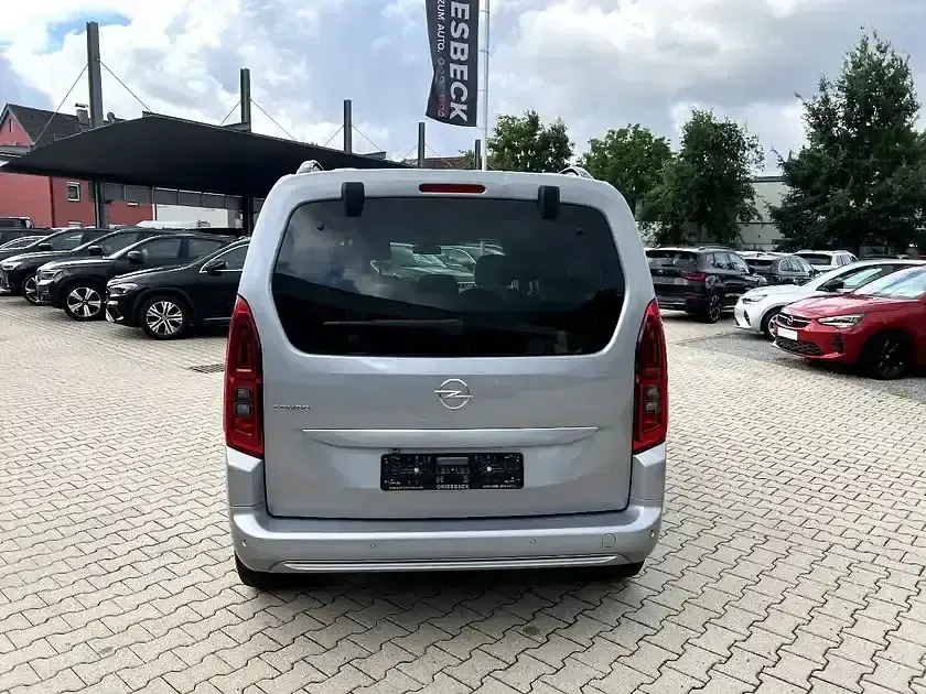 Gebraucht Opel Combo 131 PS (96 kW) 2023 Kontrast grau / quarz silber metallic Van / Kleinbus