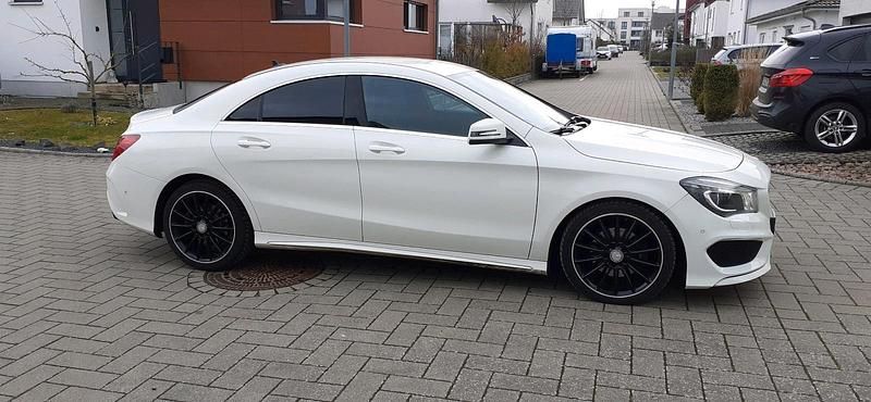 Gebraucht Mercedes CLA180 AMG line 122 PS (89 kW) 2015 Weiß Limousine