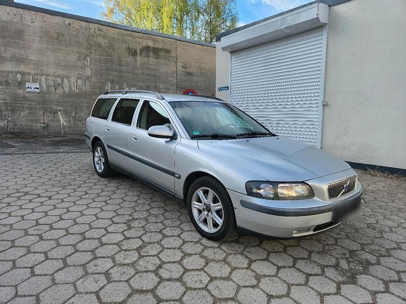 Second-hand Volvo V70 2004 Argintiu Break